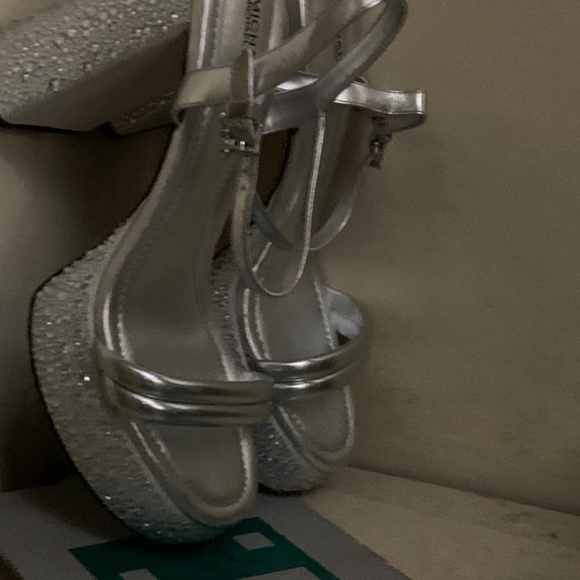 Genuine Leather Silver Heels, Silver Embellished Heels, 9.5 Excellent Condition - Picture 5 of 5